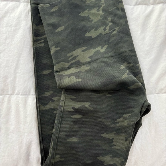 Camouflage Leggings - Picture 2 of 3